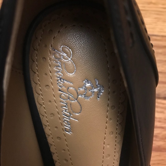 Brooks Brothers Black button heels sz 6.5 NEW - Picture 7 of 8